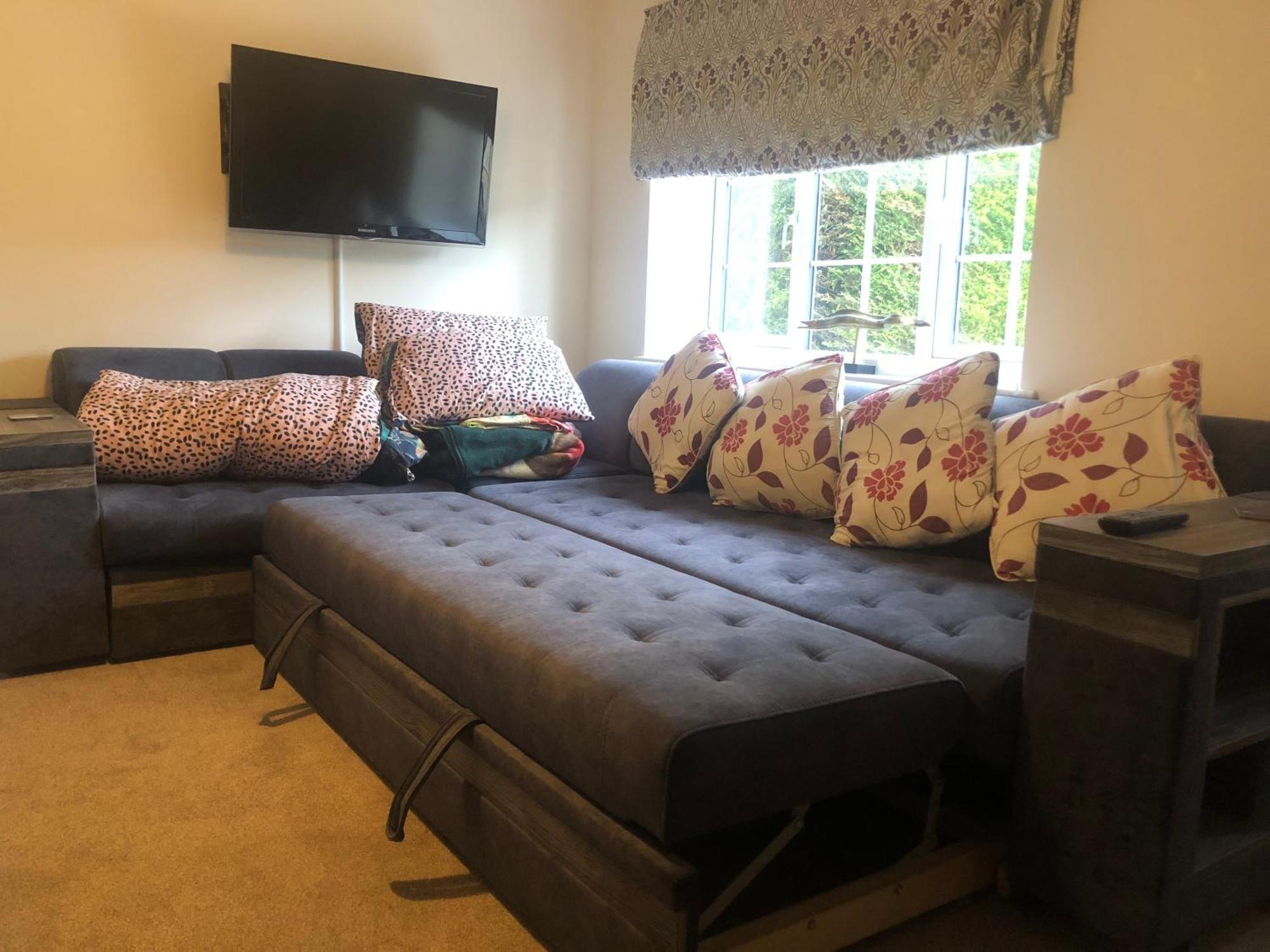 Entire Guest Suite With Gated Property Broad Blunsdon Экстерьер фото