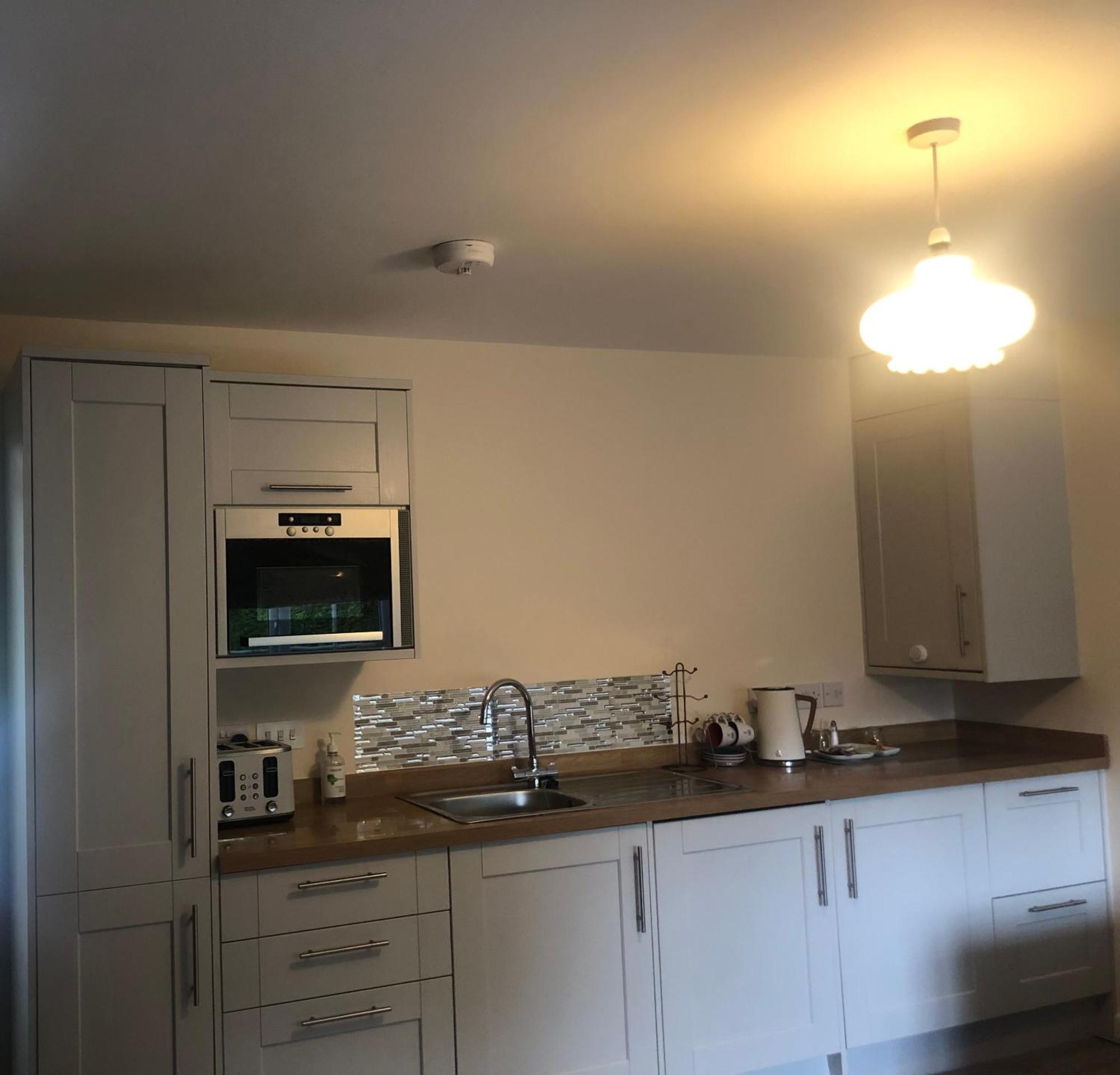 Entire Guest Suite With Gated Property Broad Blunsdon Экстерьер фото